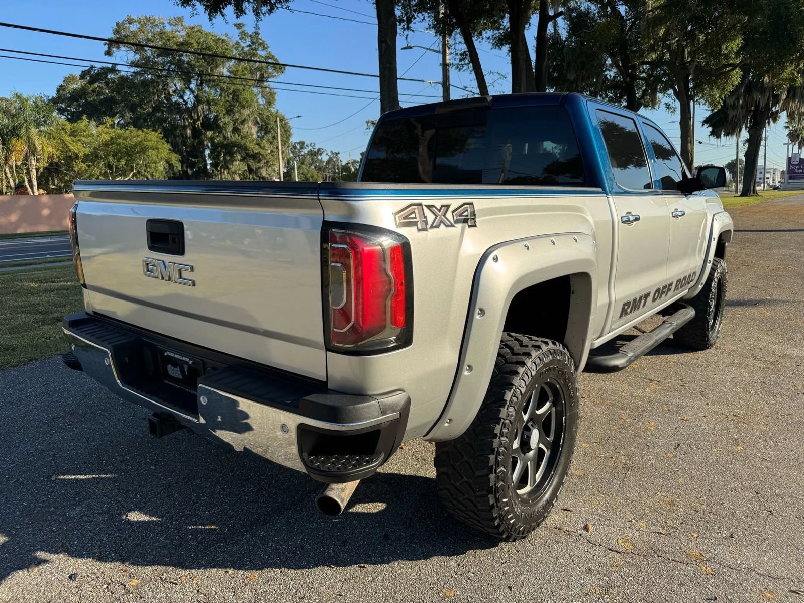 Used 2016 GMC Sierra 1500 SLT w/ Enhanced Driver Alert Package AWD/4WD image 4