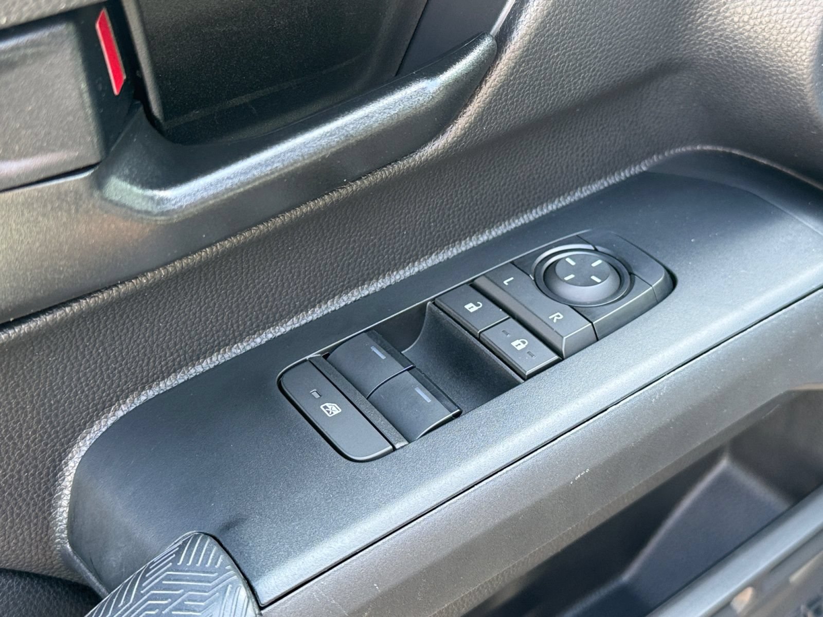 Used 2025 Toyota Tacoma SR AWD/4WD image 14