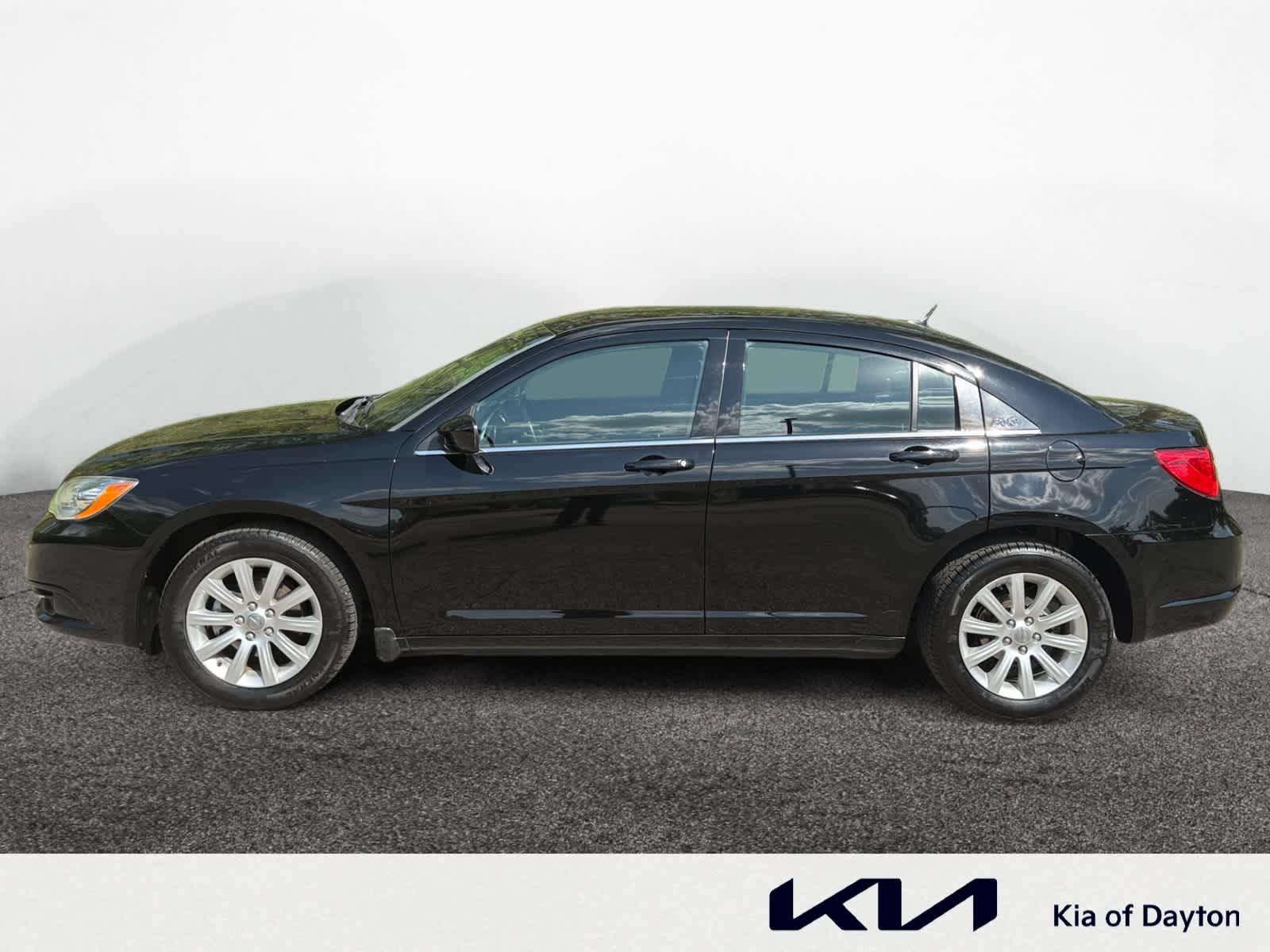 Used 2013 Chrysler 200 Touring w/ Cold Weather Group FWD image 8