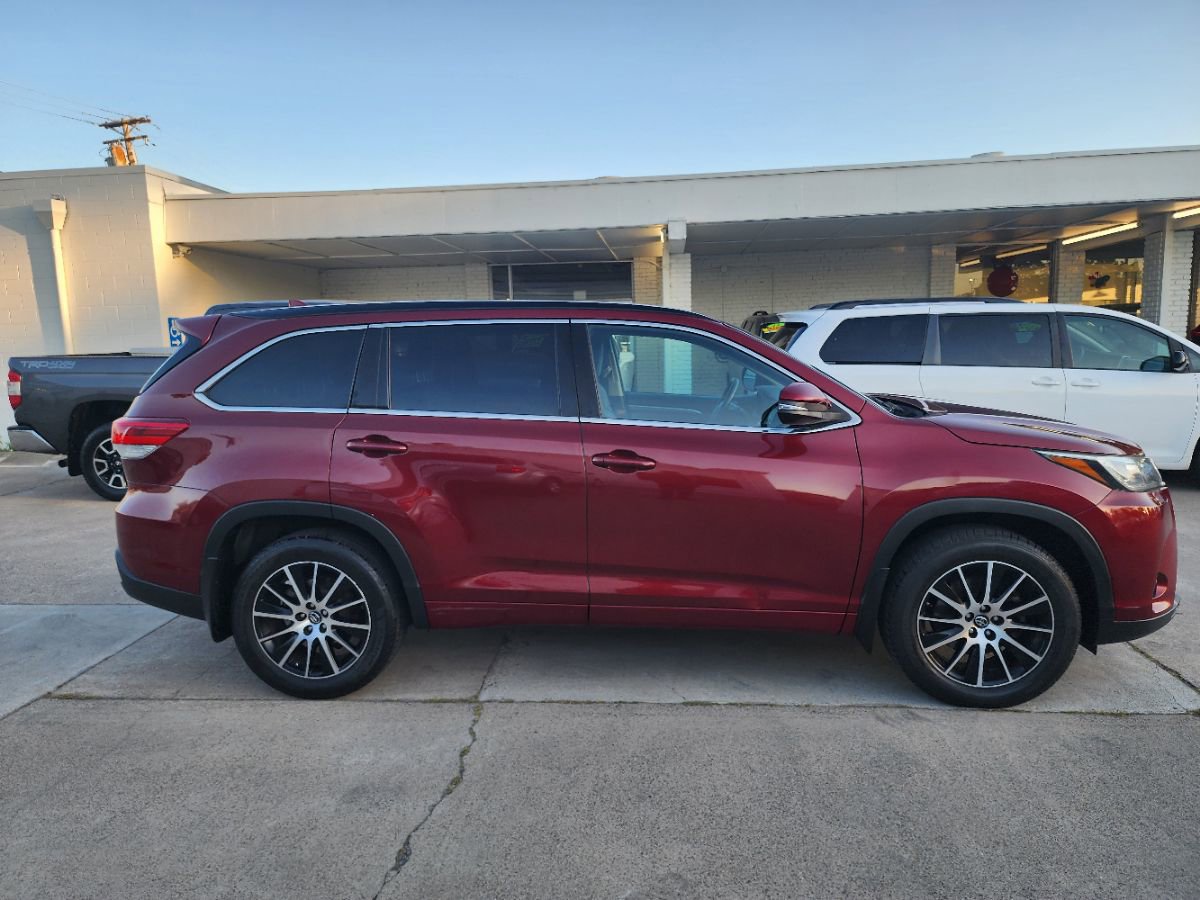 Used 2017 Toyota Highlander SE w/ Carpet Mat Package AWD/4WD image 6