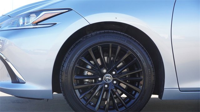 Used 2024 Lexus ES 250 w/ Premium Package image 5