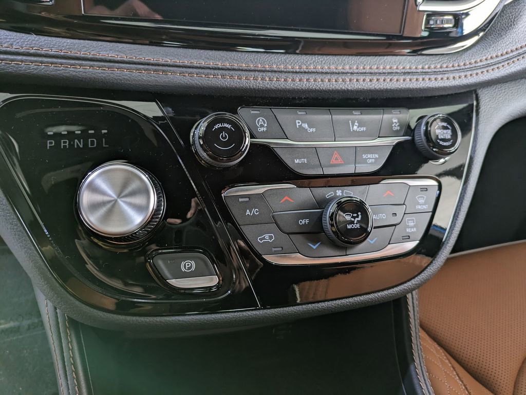 New 2026 Chrysler Pacifica Pinnacle w/ Trailer Tow Group image 20