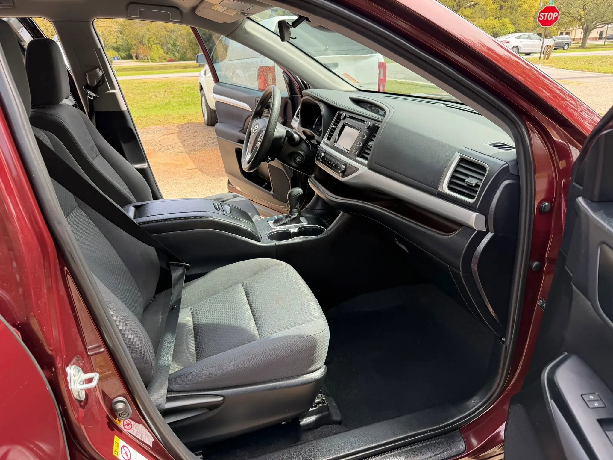 Used 2019 Toyota Highlander LE image 10