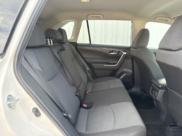Used 2025 Toyota RAV4 XLE FWD image 31