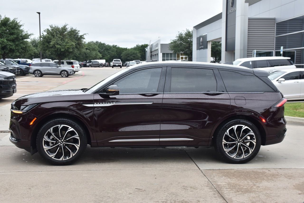 Certified 2024 Lincoln Nautilus Reserve w/ Equipment Group 202A AWD/4WD image 12