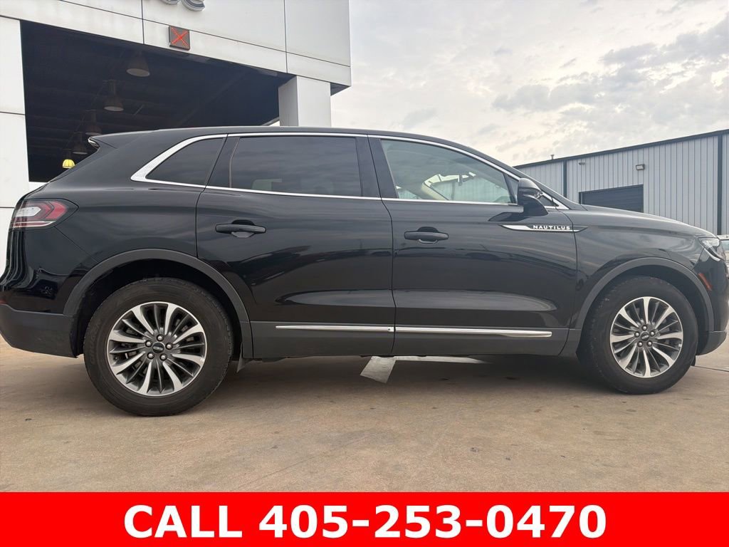 Used 2023 Lincoln Nautilus Reserve AWD/4WD image 2