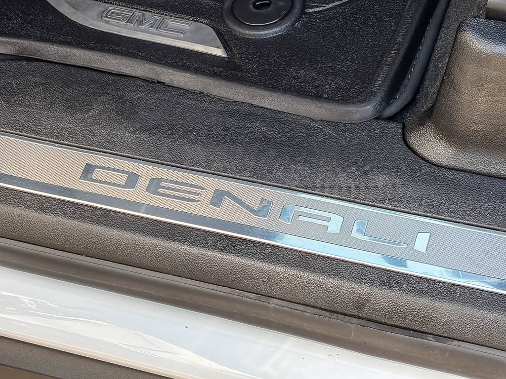 Used 2025 GMC Yukon Denali w/ Sun & Power Step Package AWD/4WD image 46