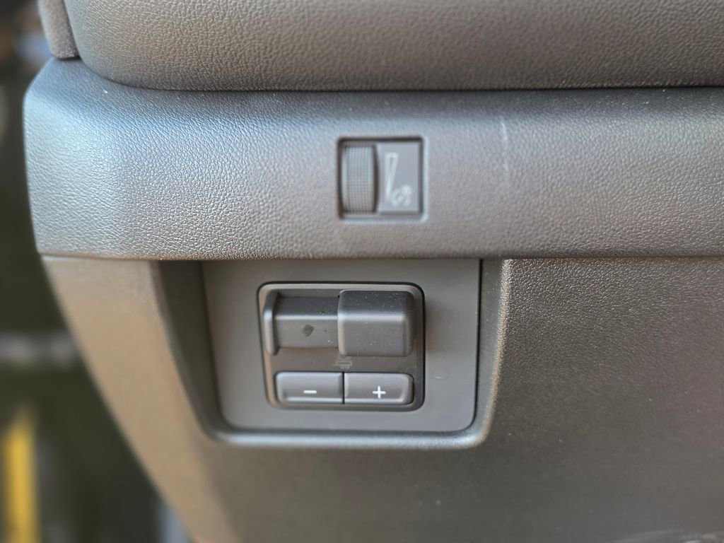 Used 2025 Chevrolet Colorado LT w/ Advanced Trailering Package image 32