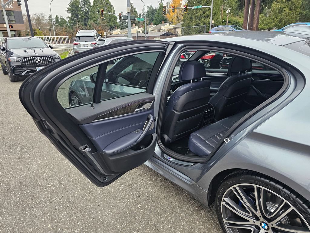 Used 2018 BMW M550i xDrive AWD/4WD image 22