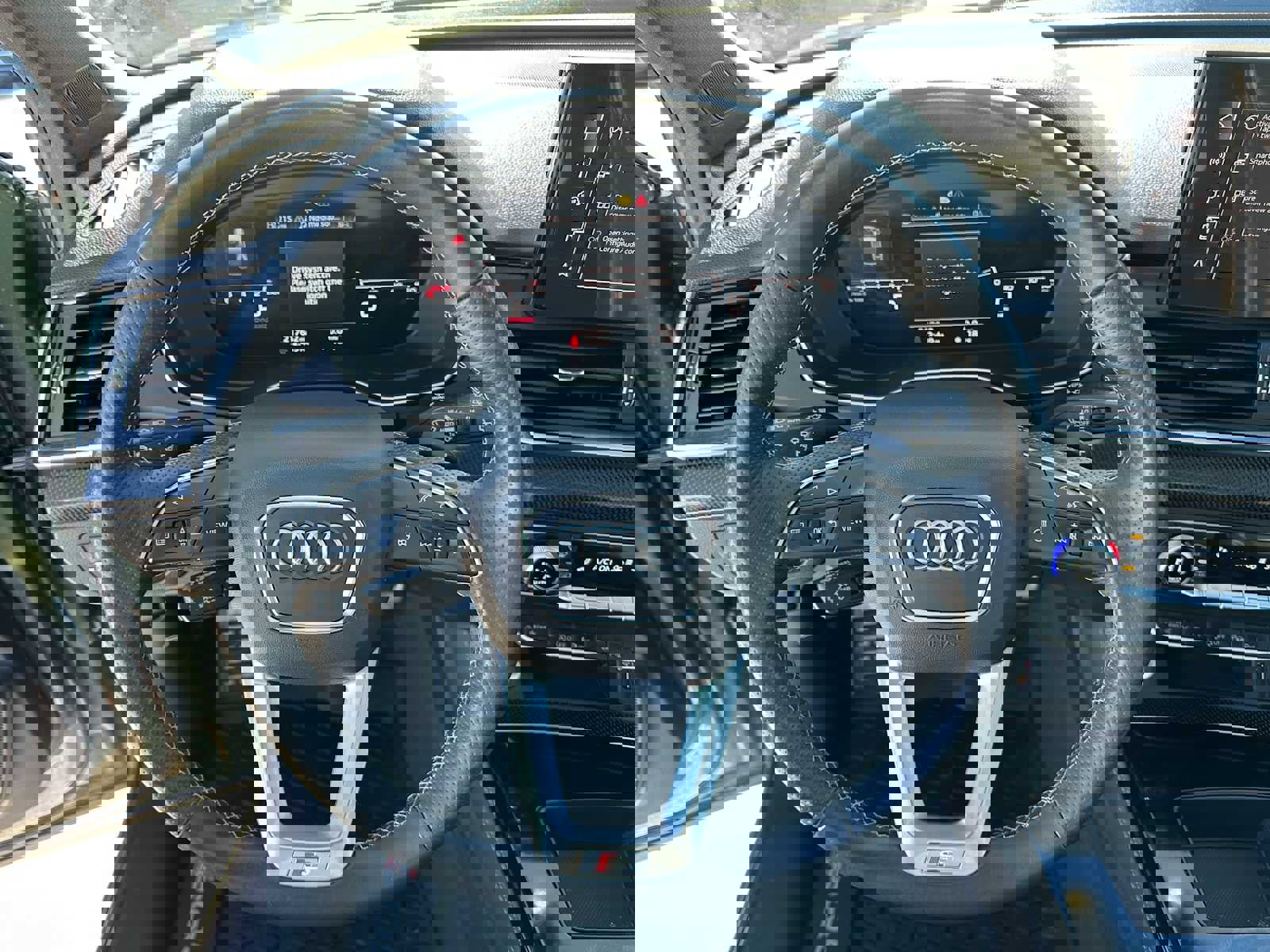 Used 2024 Audi SQ5 Prestige w/ Prestige Package image 23