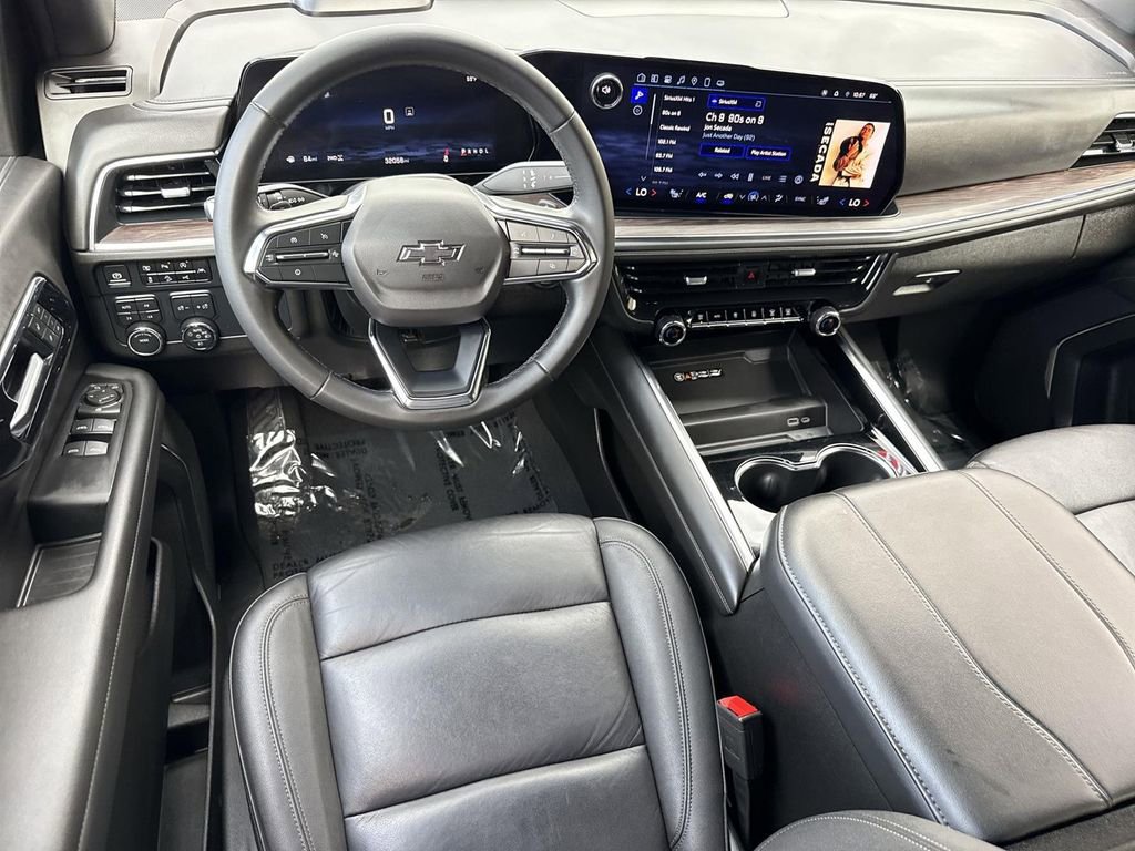 Used 2025 Chevrolet Suburban Z71 image 17