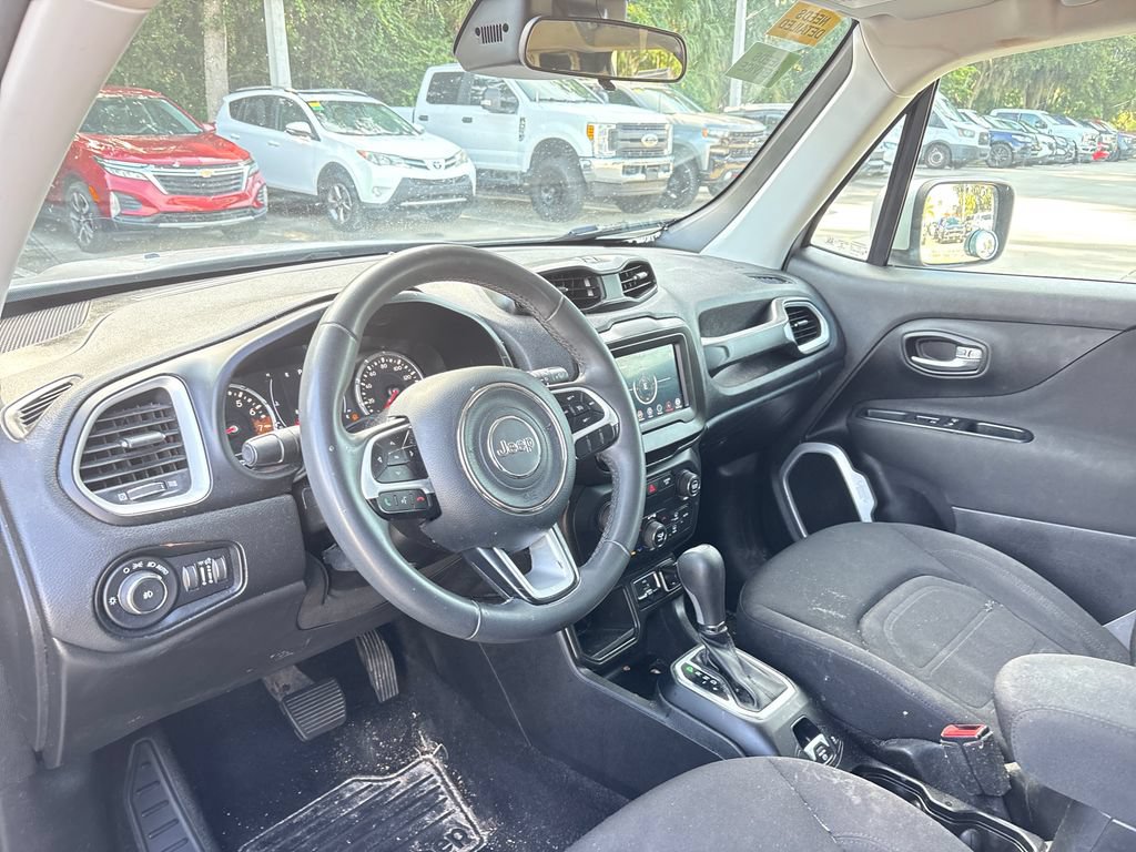 Used 2018 Jeep Renegade Latitude FWD image 6