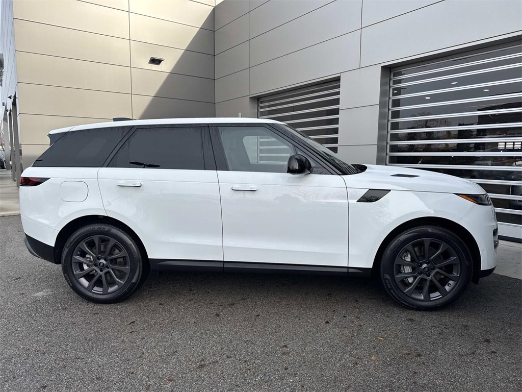 New 2025 Land Rover Range Rover Sport SE image 9