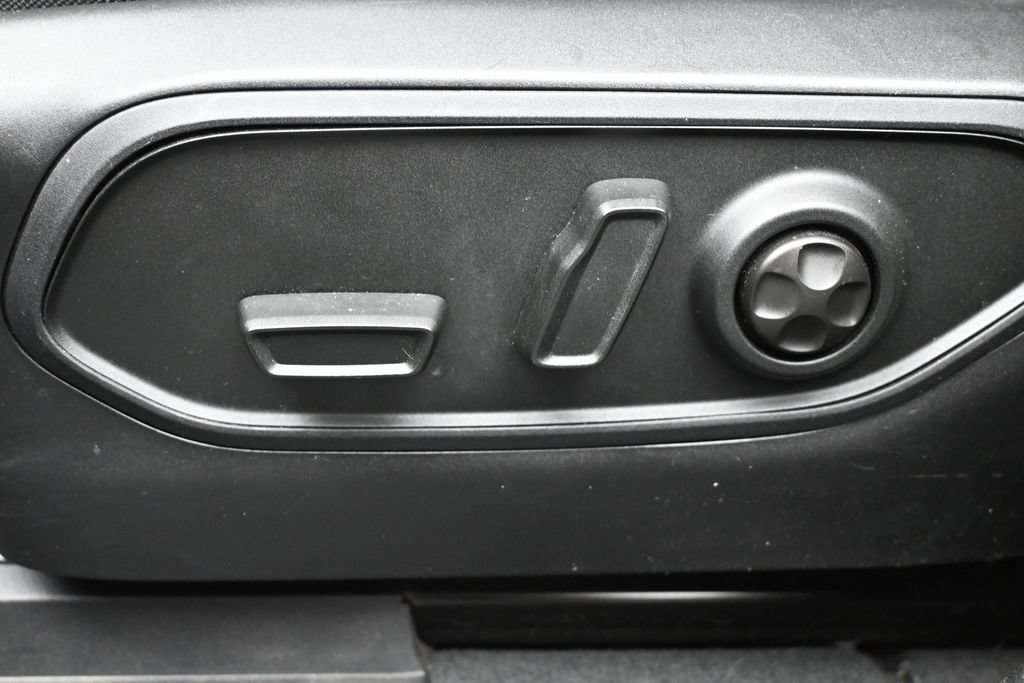 Used 2023 Jeep Grand Cherokee Limited AWD/4WD image 30