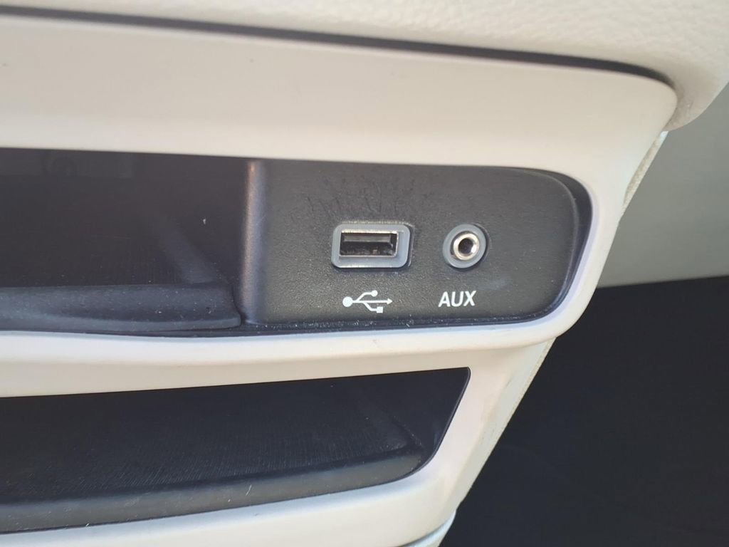 Used 2017 Chrysler Pacifica Touring Plus w/ Tire & Wheel Group FWD image 15