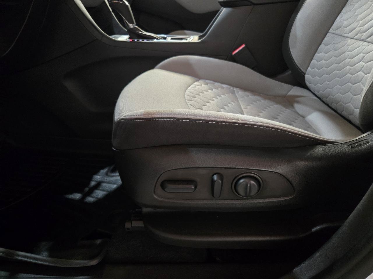 Used 2021 Chevrolet Equinox LS w/ LS Convenience Package FWD image 7