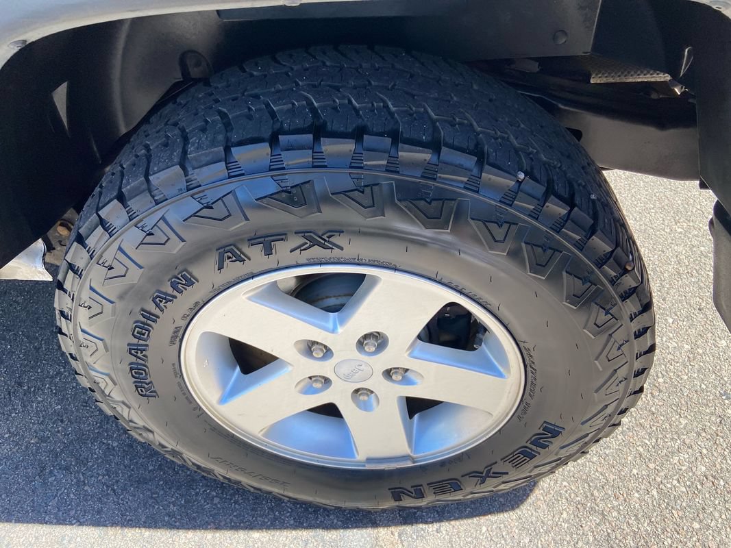 Used 2012 Jeep Wrangler Unlimited Sport AWD/4WD image 11
