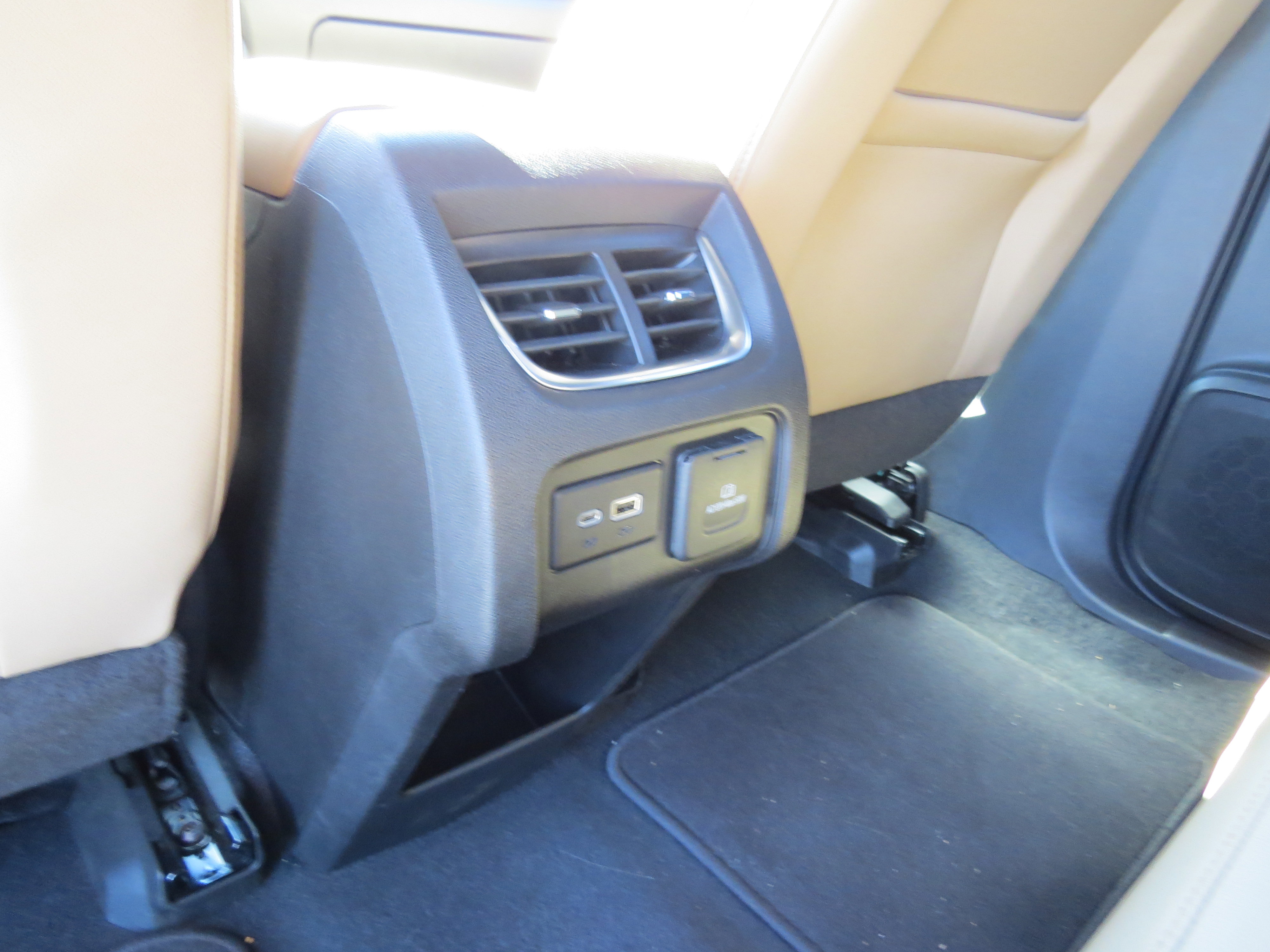 Used 2022 Chevrolet Blazer Premier w/ Enhanced Convenience Package FWD image 11