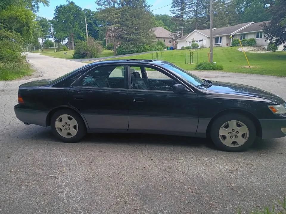 Used 1998 Lexus ES 330 FWD image 3