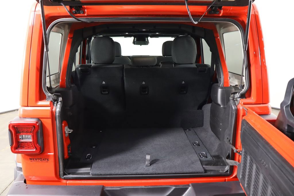 Used 2025 Jeep Wrangler Unlimited Sahara w/ Safety Group image 18