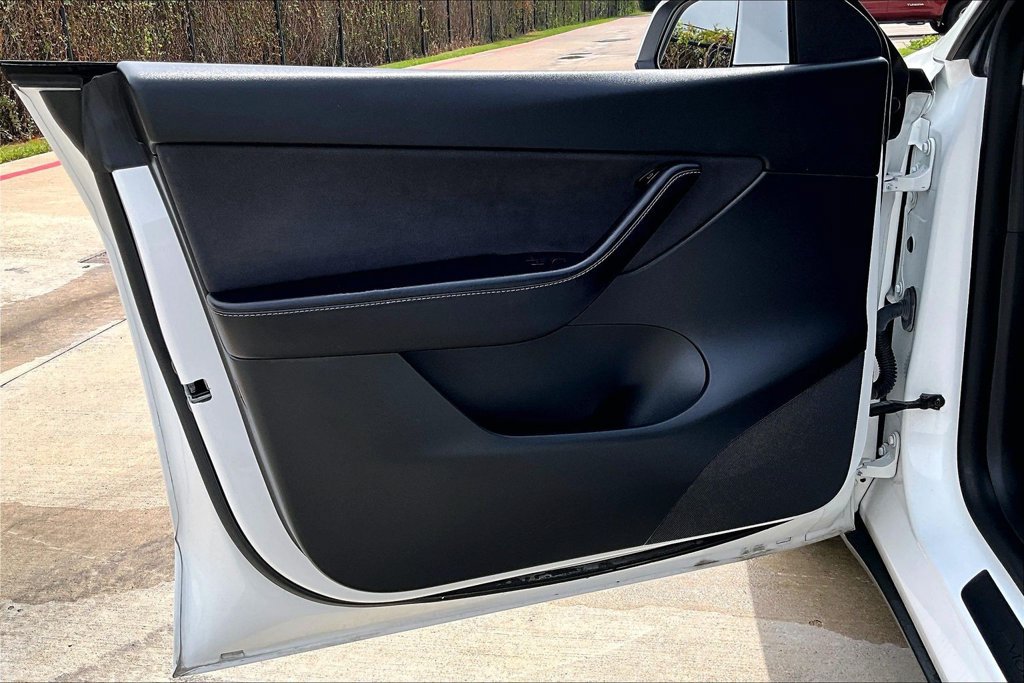Used 2022 Tesla Model Y Performance AWD/4WD image 24