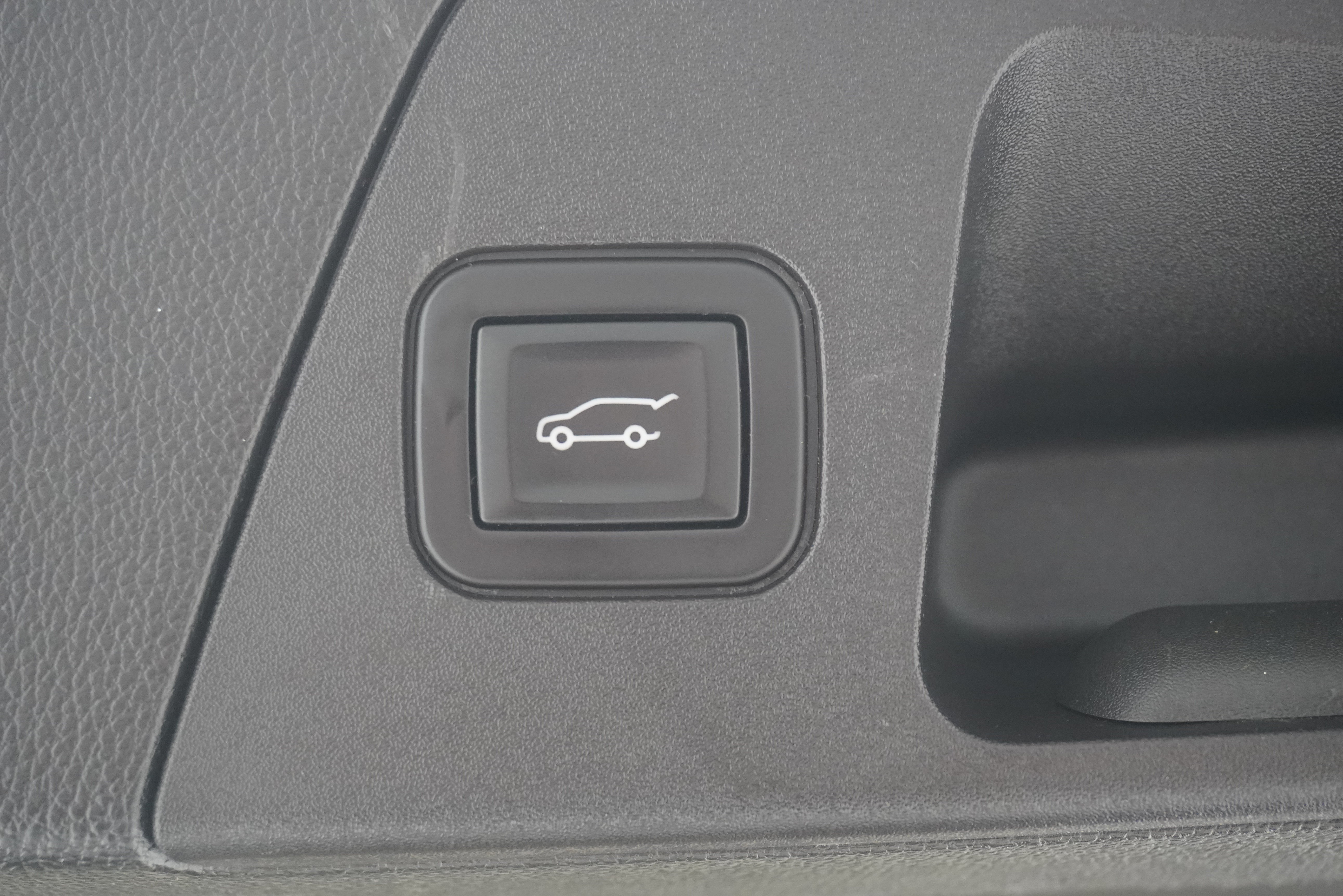 Used 2017 Buick Envision Essence FWD image 29