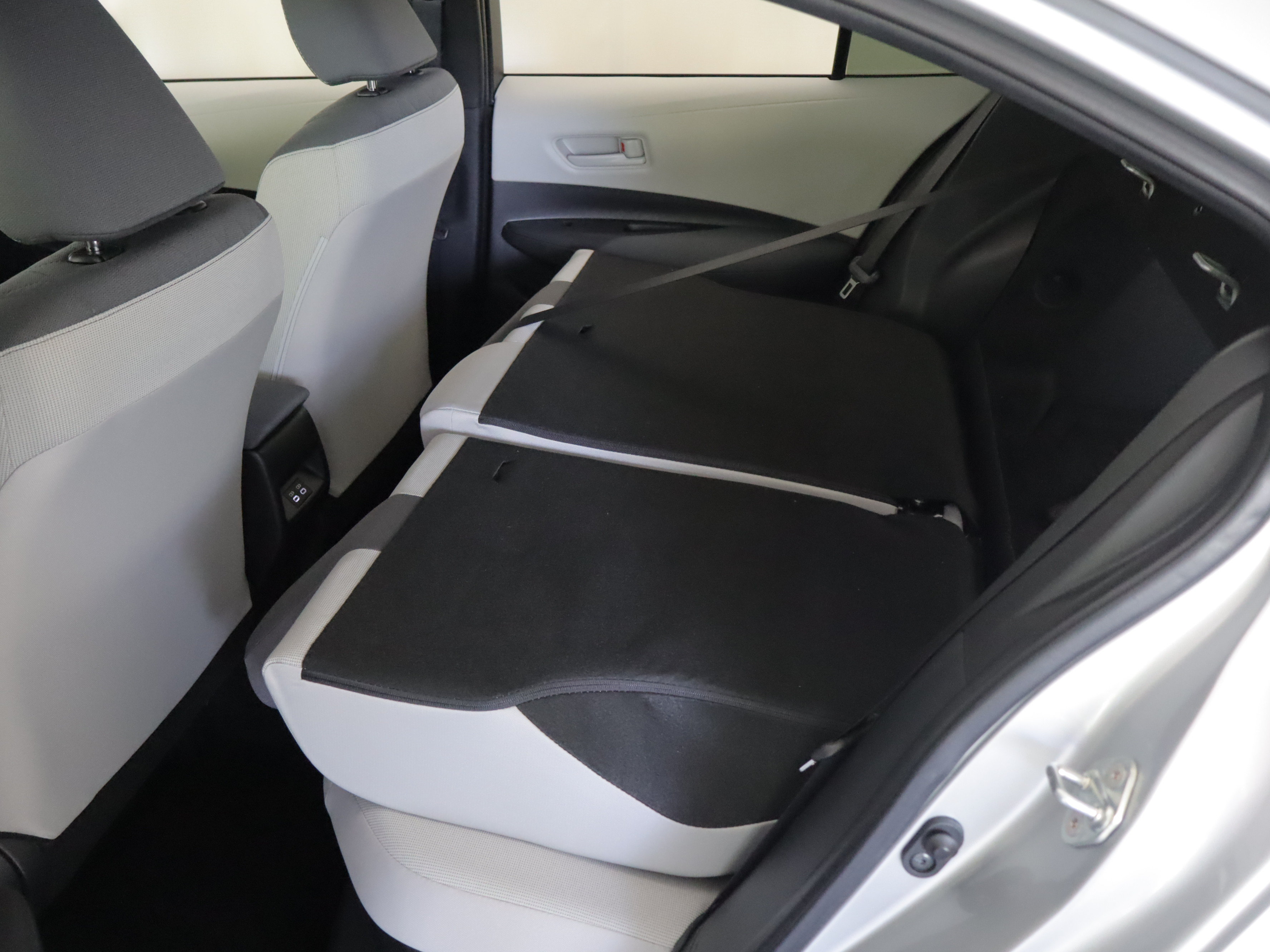 Used 2025 Toyota Corolla LE w/ LE Premium Package FWD image 21