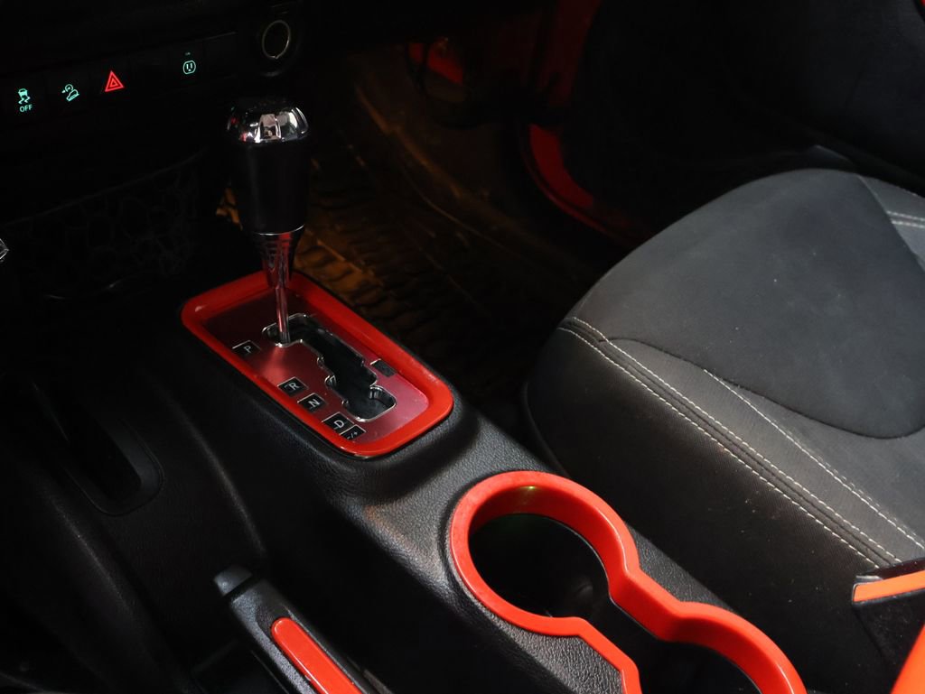 Used 2015 Jeep Wrangler Unlimited Sahara image 22