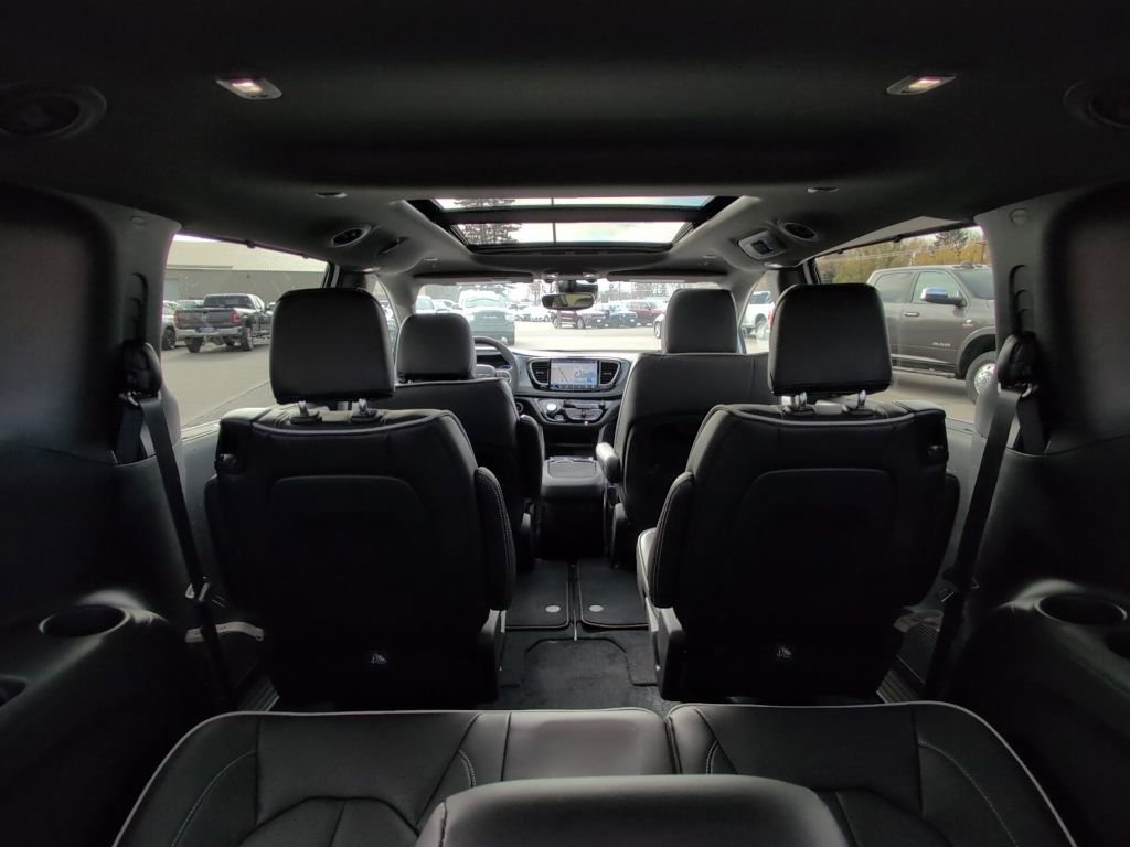 New 2026 Chrysler Pacifica Limited image 22