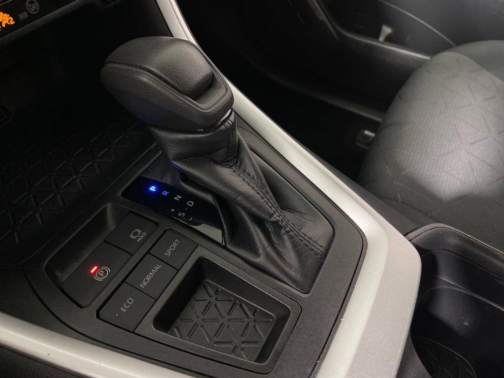 Certified 2021 Toyota RAV4 XLE FWD image 22