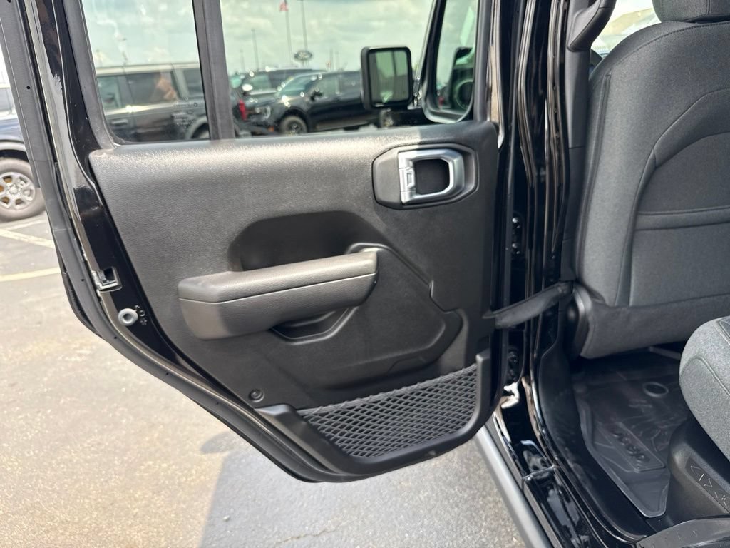 Used 2024 Jeep Wrangler Unlimited AWD/4WD image 31