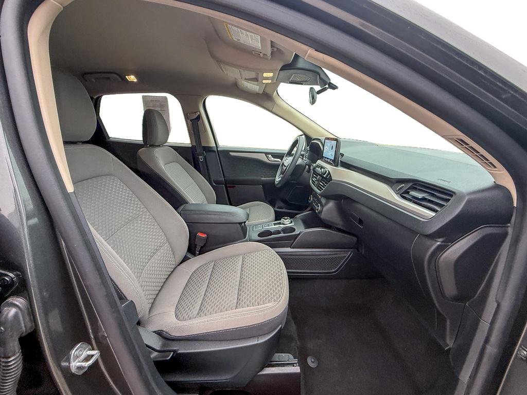 Used 2020 Ford Escape SE image 21