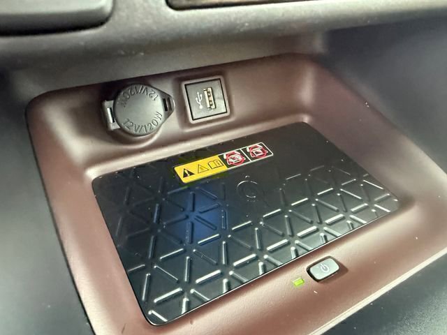 Used 2025 Toyota RAV4 Limited image 13