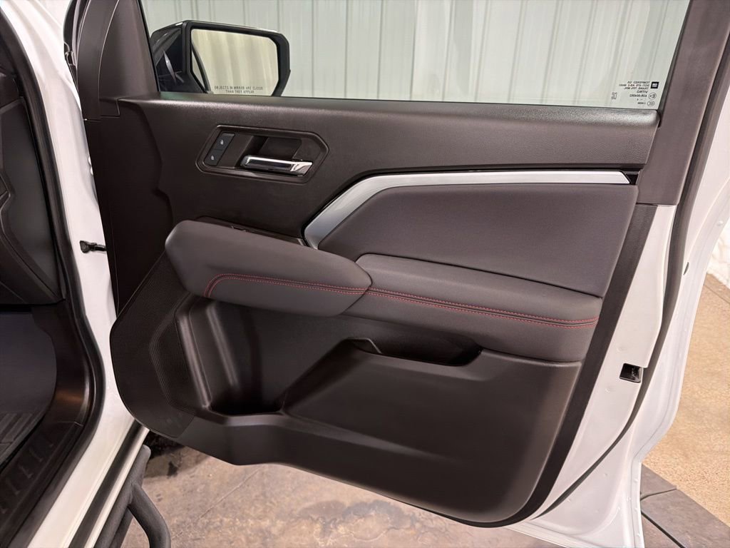Used 2024 Chevrolet Colorado Z71 w/ Z71 Convenience Package 2 image 19