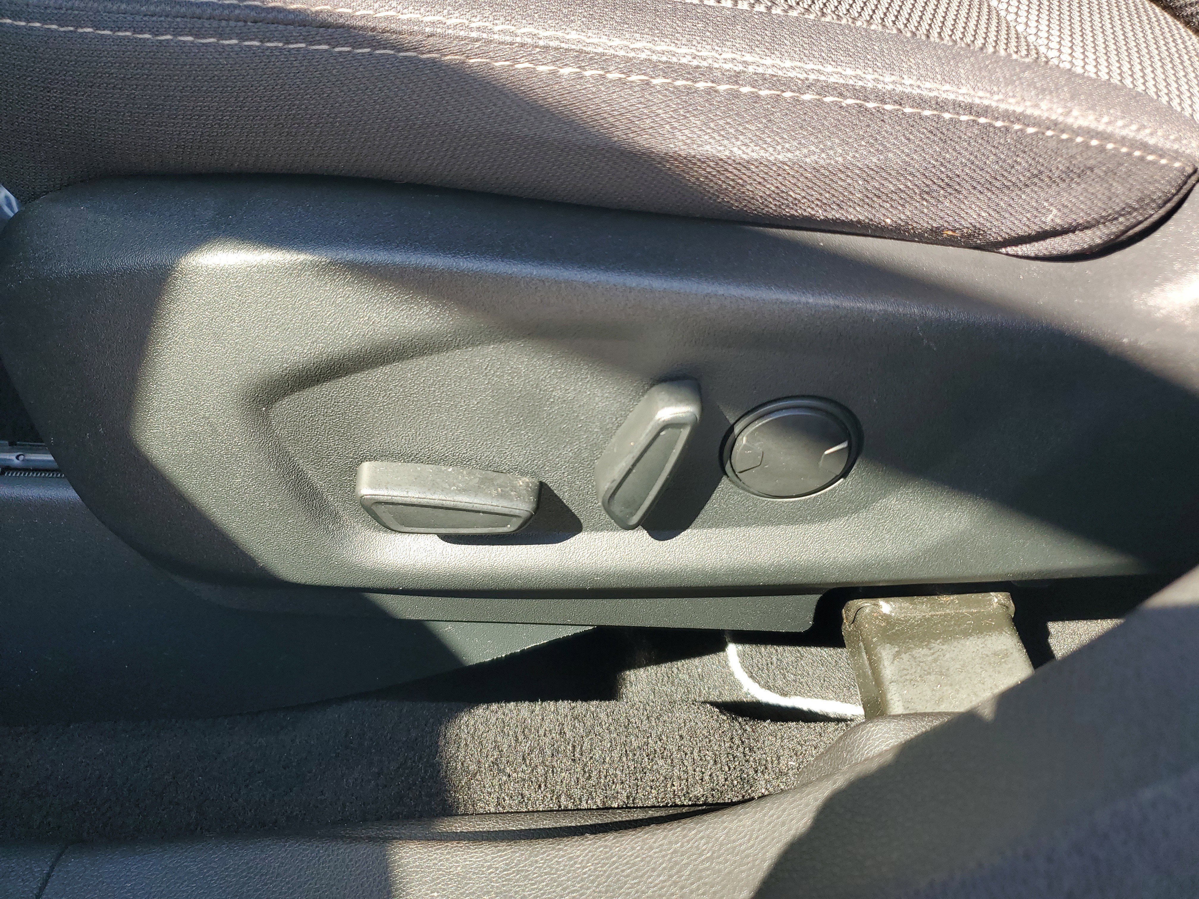 Used 2019 Ford Explorer XLT image 24