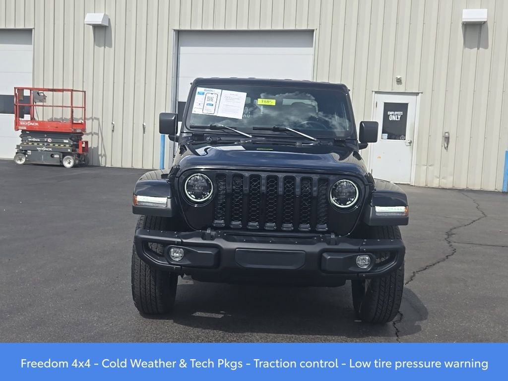 Used 2023 Jeep Gladiator Sport AWD/4WD image 2