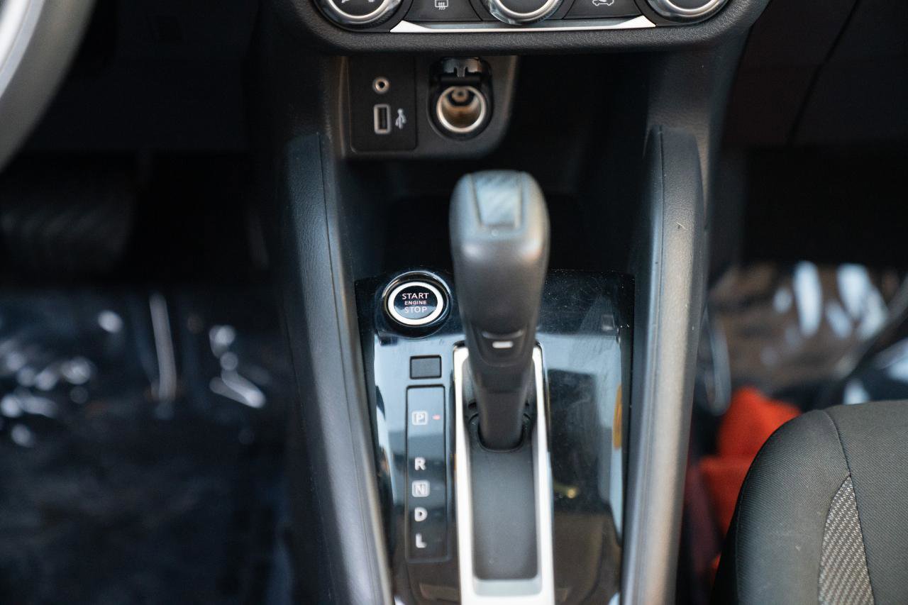 Used 2020 Nissan Versa S FWD image 29