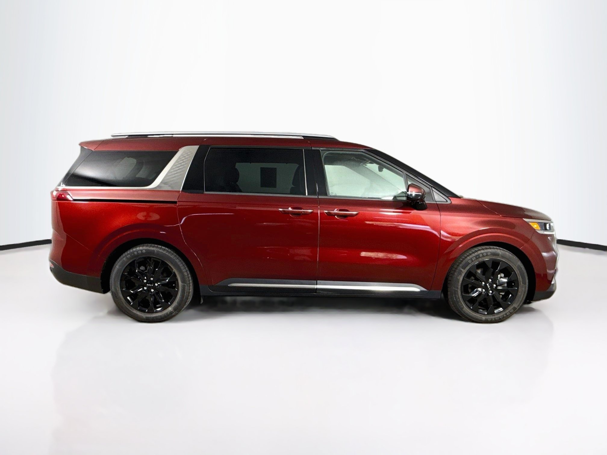 Used 2023 Kia Carnival SX FWD image 2