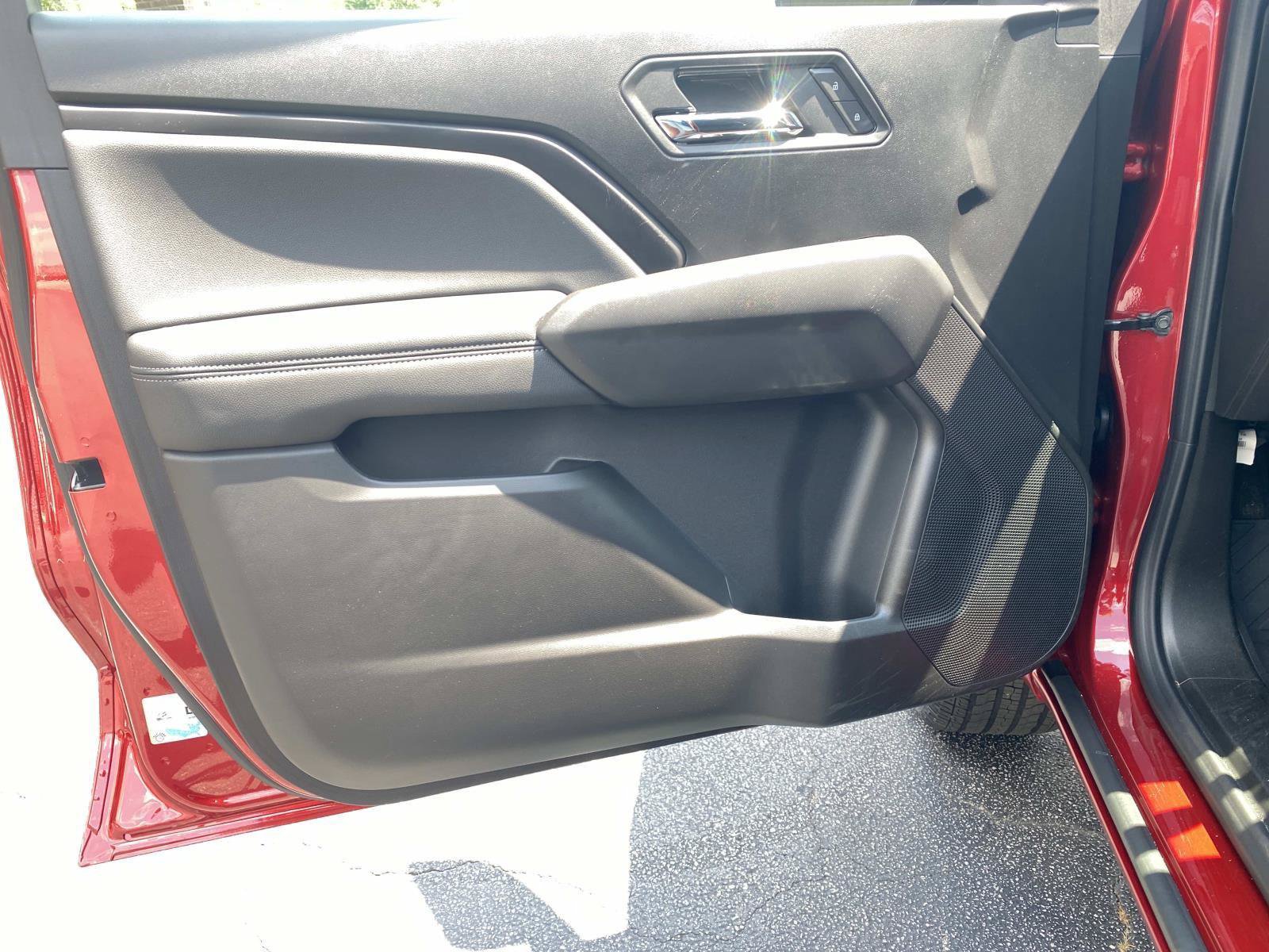 Used 2025 Chevrolet Colorado LT w/ Advanced Trailering Package RWD image 20