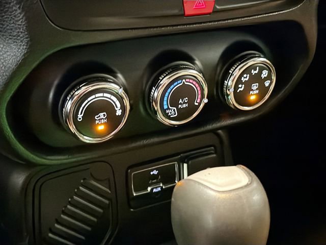 Used 2016 Jeep Renegade Latitude image 15