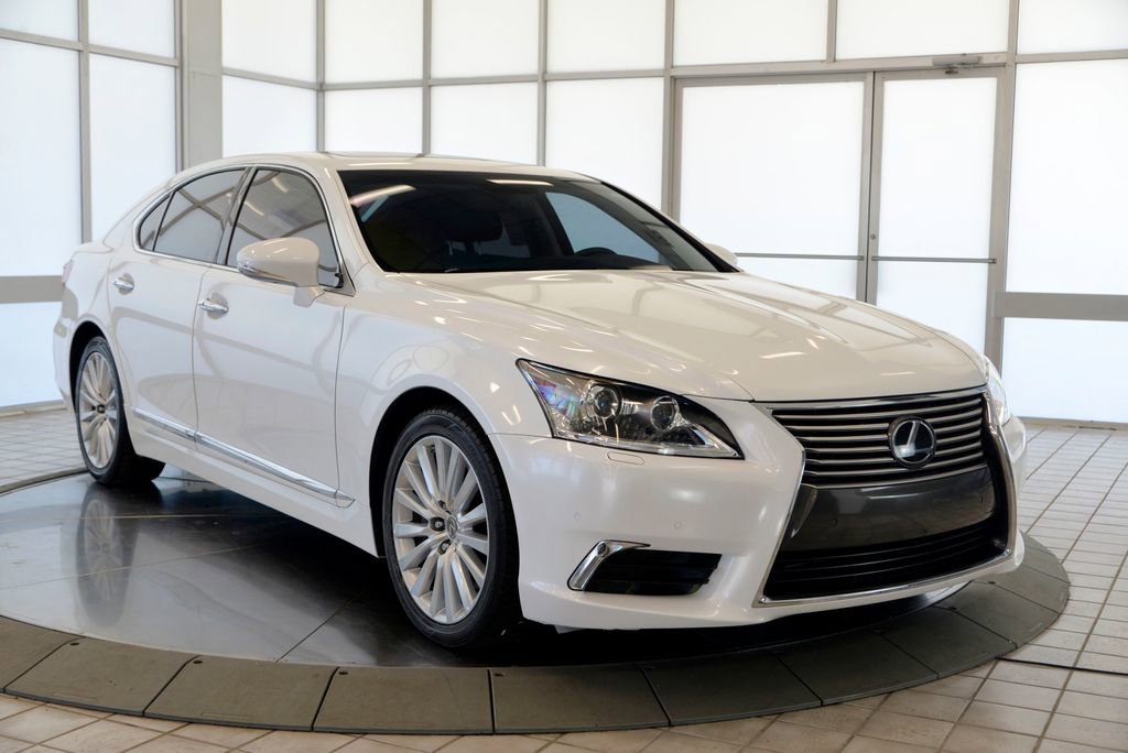 Used 2017 Lexus LS 460 AWD w/ Comfort Package image 2