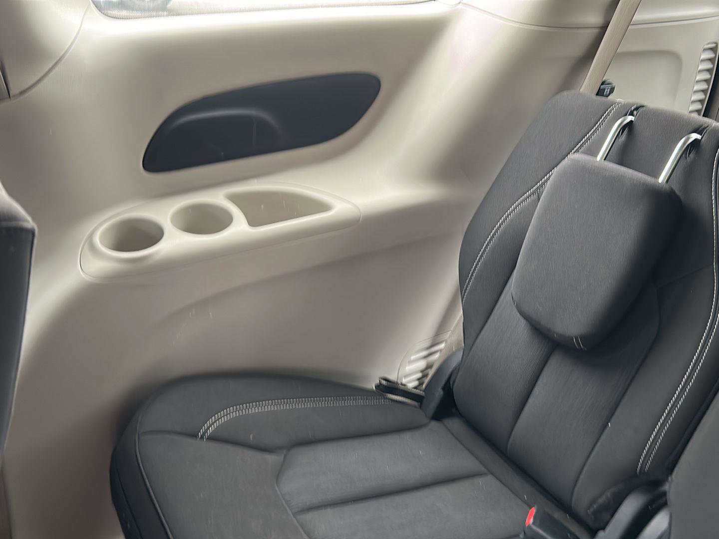 Used 2023 Chrysler Voyager LX image 9