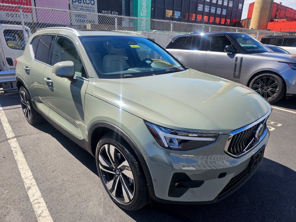 Certified 2024 Volvo XC40 B5 Plus w/ Protection Package Premier AWD/4WD image 5