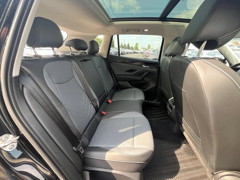 Certified 2025 Volkswagen Tiguan SE w/ Panoramic Sunroof Package AWD/4WD image 27