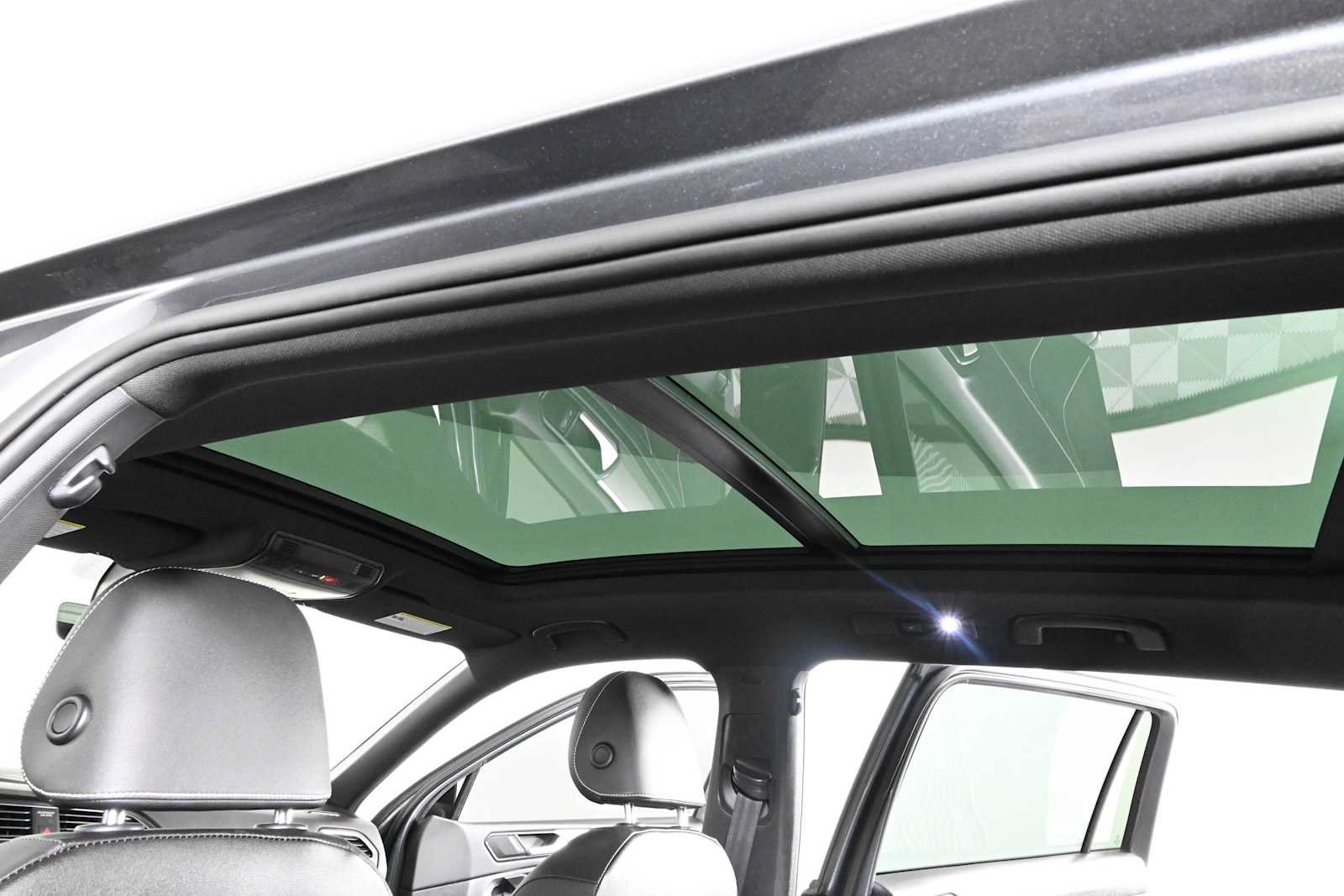 Certified 2023 Volkswagen Tiguan SE R-Line FWD image 16