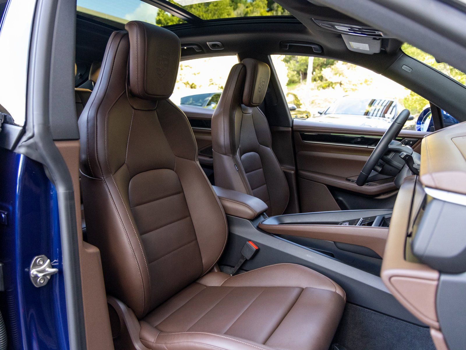 Certified 2025 Porsche Macan 4 Electric image 56