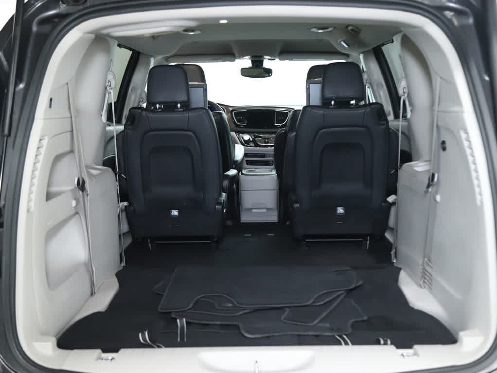 Used 2017 Chrysler Pacifica Touring-L Plus w/ Tire & Wheel Group FWD image 31