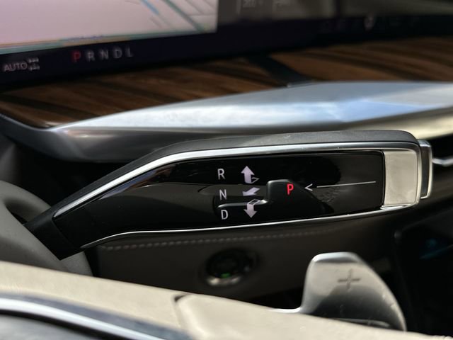 Certified 2025 Cadillac Escalade Premium Luxury Platinum image 28