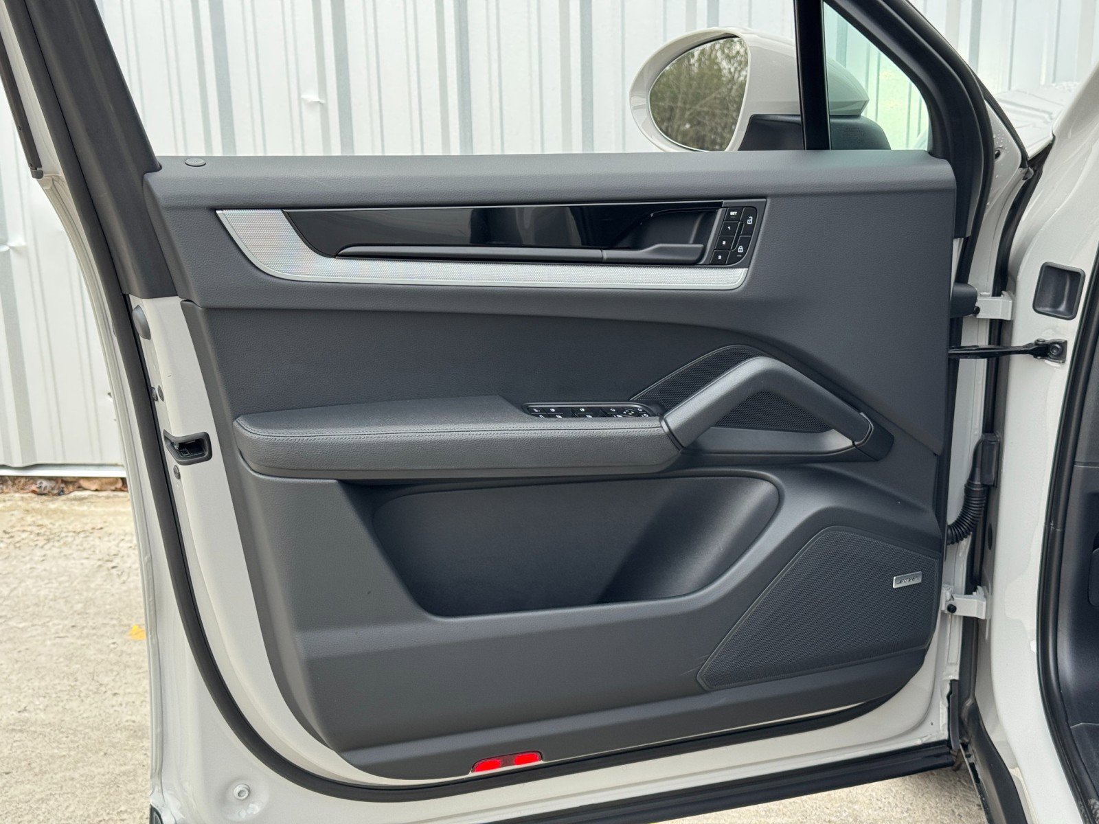 Used 2024 Porsche Cayenne w/ Premium Package image 44