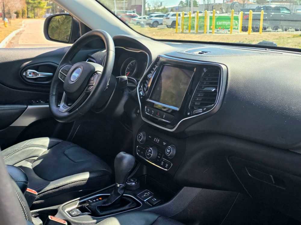 Used 2021 Jeep Cherokee Limited image 24